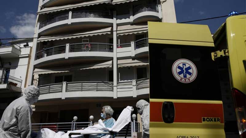 Κορωνοϊός: Δείτε βήμα-βήμα τη μάχη του ΕΚΑΒ κατά του ιού