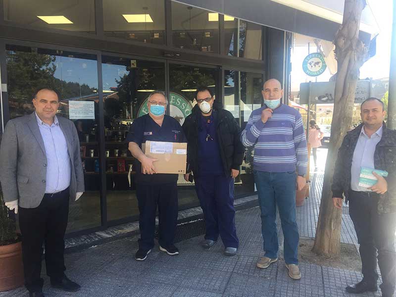 Παράδοση ιατρικού εξοπλισμού και προστατευτικών μασκών από το Επιμελητήριο Κοζάνης