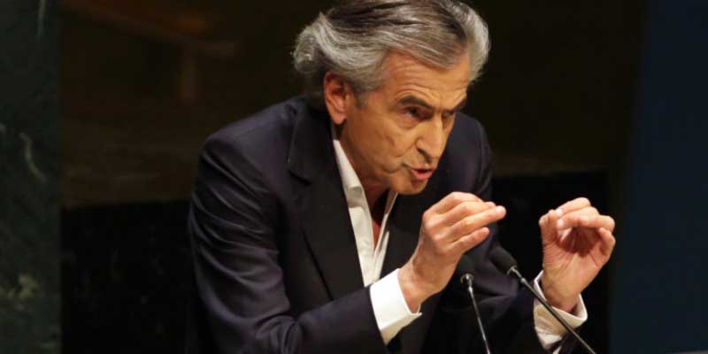 Ο Μπερνάρ Ανρί Λεβί έχει άλλη άποψη: «Και το 1958 και το 1968 η γρίπη σκότωσε εκατομμύρια, αλλά δεν σταμάτησε ο κόσμος, ούτε επιβλήθηκε καραντίνα»