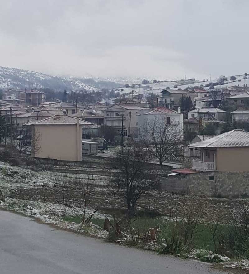 Στα λευκά και το Λιβαδερό
