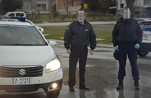 48 προστατευτικές ασπίδες προσώπου στις Διευθύνσεις Αστυνομίας Καστοριάς και Κοζάνης και άλλες 48 στο Νοσοκομείο Καστοριάς από το Πανεπιστήμιο Θεσσαλίας και εταιρεία του Βόλου