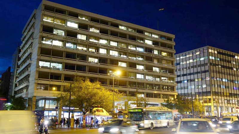 Έρχεται μείωση 20% σε μισθούς δημοσίων υπαλλήλων και σε συντάξεις