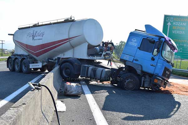Τροχαίο σημειώθηκε το μεσημέρι της Παρασκευής στην Εγνατία: Βυτιοφόρο «καβάλησε» τη διαχωριστική νησίδα