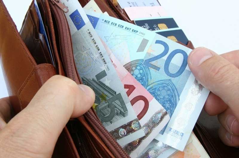 Ξεκινά σήμερα η διαδικασία για τα 400 ευρώ σε 168.000 μακροχρόνια ανέργους