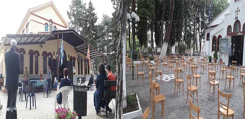 Οι πιστοί της Κοζάνης  επέστρεψαν στις εκκλησίες-Με αντισηπτικά, καρτελάκια εισόδου και καρέκλες έξω ακούστηκε το Χριστός Ανέστη
