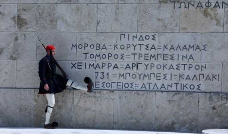 Βίντεο: Η συγκινητική αλλαγή φρουράς στη Βουλή για την επέτειο της Γενοκτονίας των Ποντίων