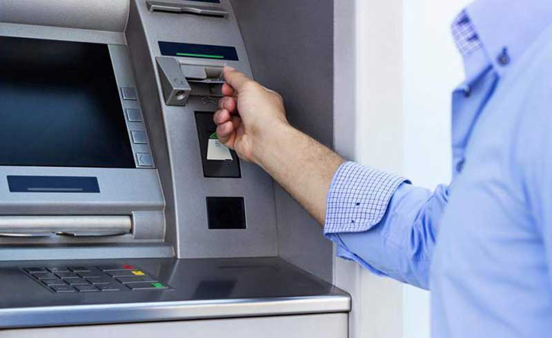 Ξεκινούν από σήμερα οι νέες πληρωμές επιδόματος των 800 ευρώ