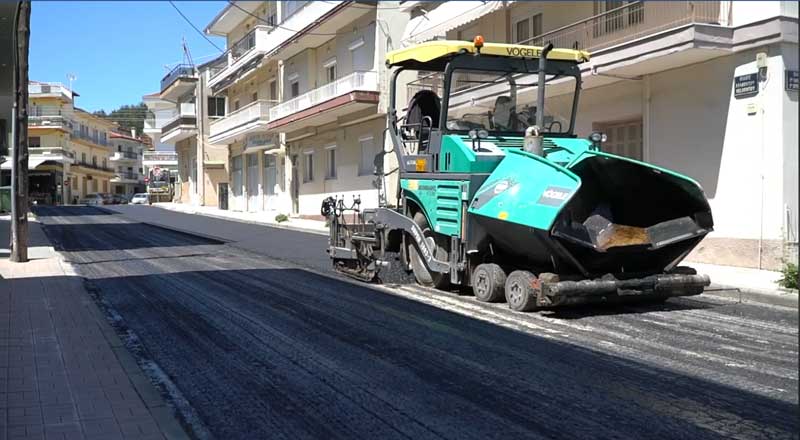 Εργασίες βελτίωσης οδοστρωμάτων κεντρικών και μικρότερων οδών στην Κοζάνη