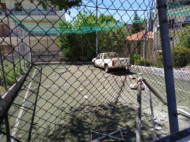 Αγροτικό αυτοκίνητο εισήλθε σε γηπεδάκι 5X5 της Κοζάνης χωρίς τραυματισμούς