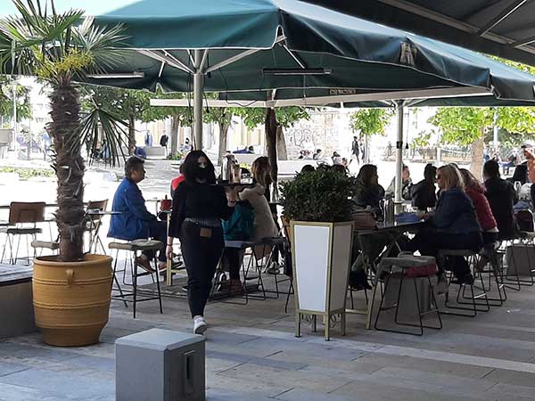 Άρση μέτρων: Καταργείται το όριο των 6 ατόμων ανά τραπέζι – Τέλος η μάσκα στα εμπορικά