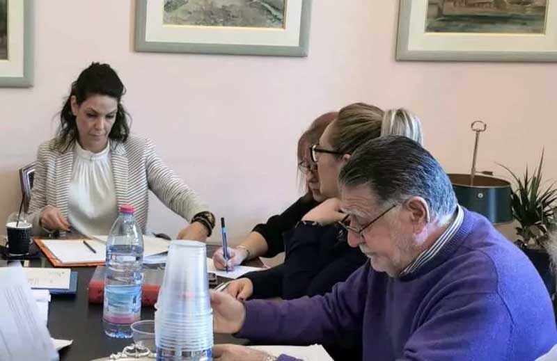Οι δήμαρχοι Βόρειας και Νότιας Κέρκυρας καταγγέλλουν την τσουχτερή προσφορά και τη διαδικασία ανάδειξης του αναδόχου για την μεταφορά των απορριμάτων του νησιού στη ΜΕΑ της Κοζάνης