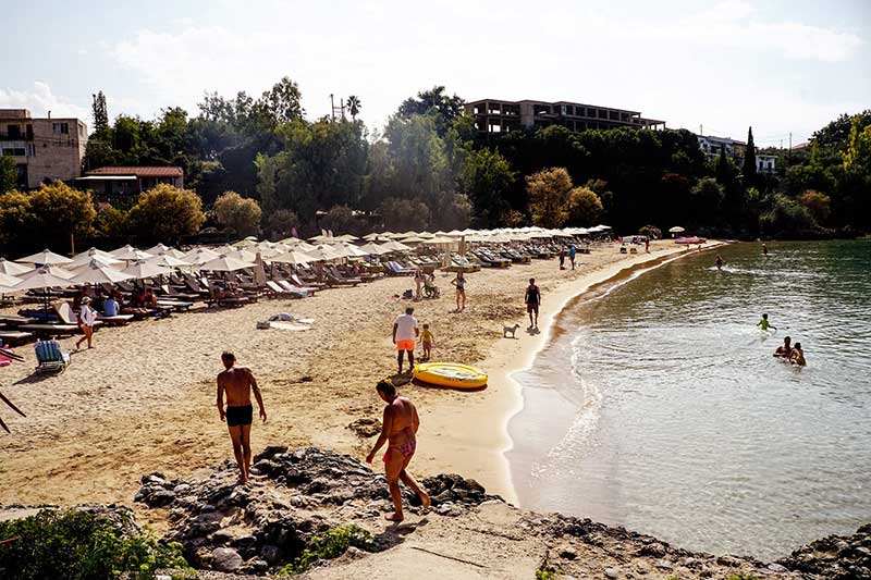 ΟΠΕΚΑ Κοινωνικός Τουρισμός: Δωρεάν διακοπές, βιβλία, θέατρα, κατασκηνώσεις σε 235.000 δικαιούχους – Κριτήρια και αιτήσεις