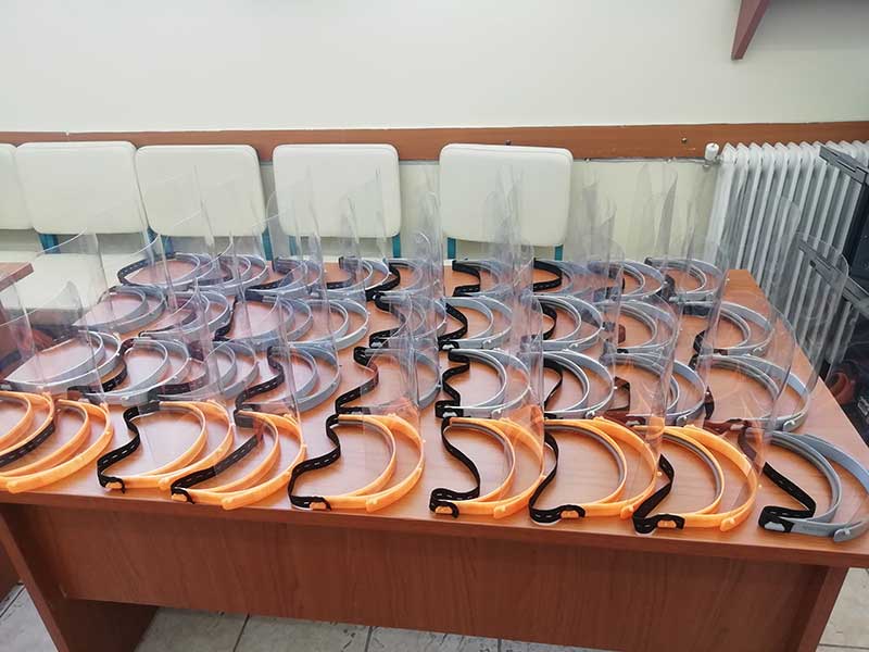1ο Εργαστηριακό Κέντρο Δ/θμιας Εκπ/σης Κοζάνης: Δωρεά προστατευτικών μασκών προσώπου και hands-free πόμολων στο Μαμάτσειο Νοσοκομείο Κοζάνης και στη δράση 3d-makers.gov.gr