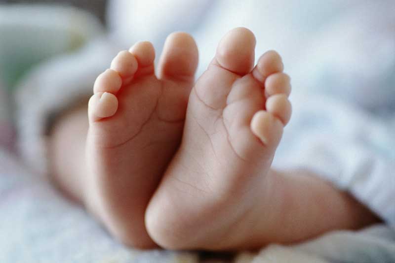 Καστοριά: Μωράκι 1 μηνός χρειάζεται κρεβατάκι