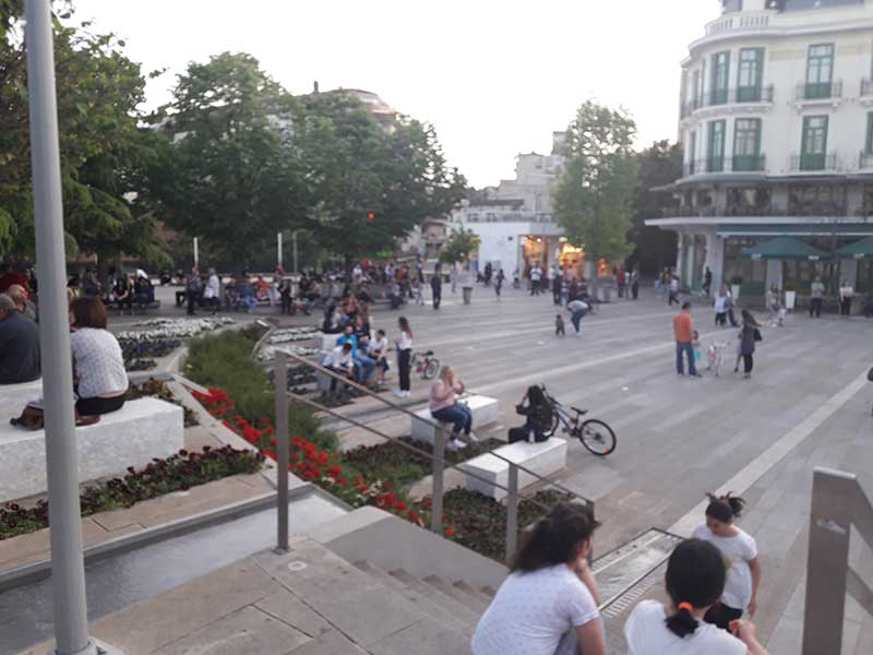 Φωτογραφία της ημέρας: Απόγευμα Τετάρτης στην πλατεία