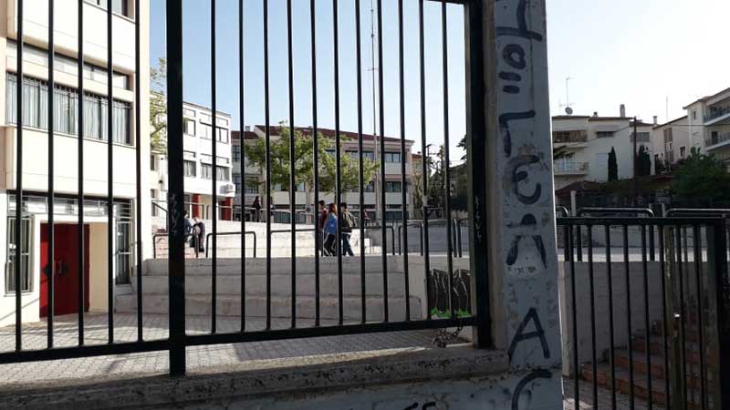 Το πρώτο κουδούνι στην Κοζάνη μετά από δύο μήνες – Οι μαθητές της Γ’ Λυκείου επέστρεψαν στα θρανία τους