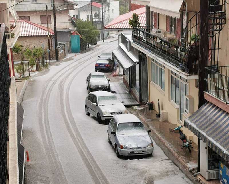 Δεν είναι χιόνι, αλλά χαλάζι! – Απίθανες εικόνες από τη Δεσκάτη Γρεβενών! – Βίντεο και φωτογραφίες