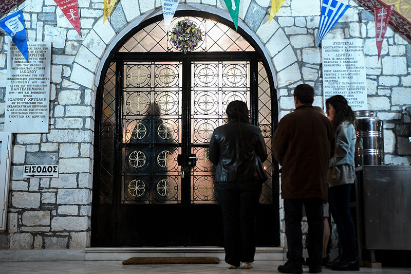 Συμβολικό άνοιγμα των εκκλησιών Χριστούγεννα και Φώτα – Δεν επιτρέπεται ο καθαγιασμός των υδάτων