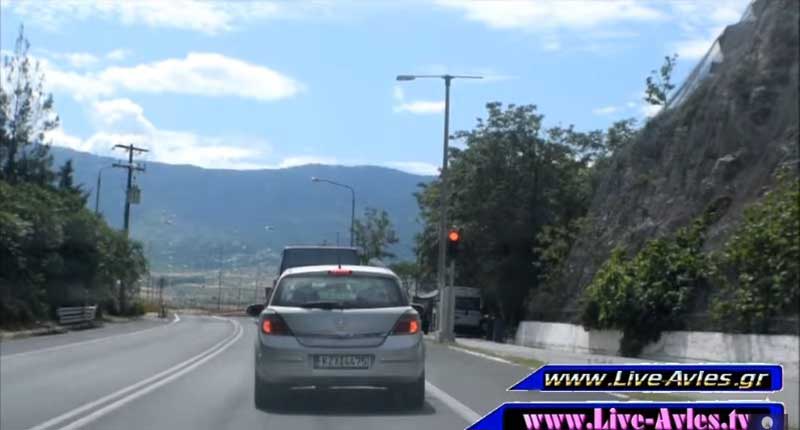 Η κυκλοφοριακή κίνηση στην Υψηλή Γέφυρα Σερβίων με Σηματοδότη! (Video www.Live-Avles.tv)