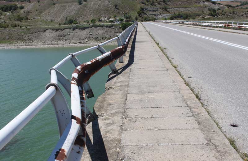 Μεγάλη ταλαιπωρία αναμένεται για τους κατοίκους του Ρυμνίου και του ορεινού όγκου των Καμβουνίων, εν όψει της επικείμενης έναρξης των εργασιών συντήρησης της γέφυρας Ρυμνίου