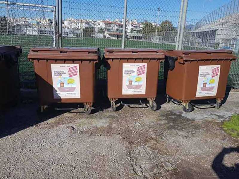ΥΠΕΝ: Καφέ κάδοι στο 100% της χώρας έως το 2023