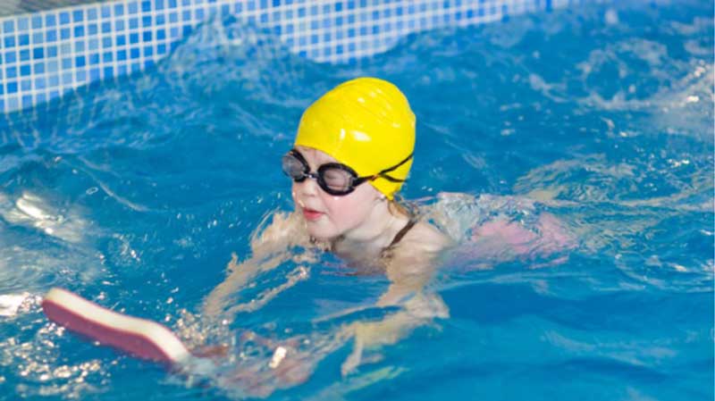 Για μια ακόμα χρονιά οι μαθητές της  Γ΄ Δημοτικού των  σχολείων της Κοζάνης στερούνται του μαθήματος της κολύμβησης