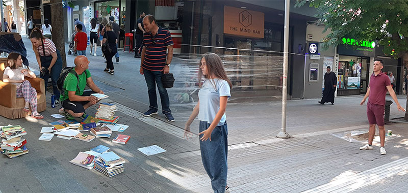“Αμοντάριστα πουλιά” στην κεντρική πλατεία, μικρές ιστορίες απόδρασης στα πλαίσια του Αντιρατσιστικού Φεστιβάλ