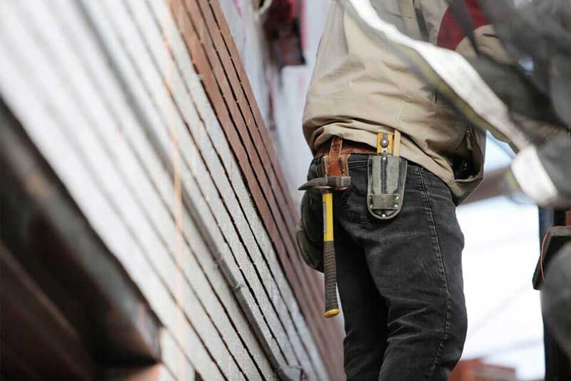 Εργολαβικοί εργαζόμενοι της ΔΕΗ:  παιδιά ενός κατώτερου Θεού;