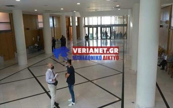 Βέροια: Ομαδική συμπλοκή με καδρόνια στα δικαστήρια