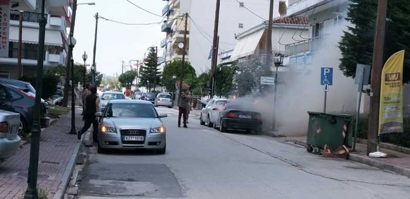 Φωτιά σε σταθμευμένο όχημα επί της Οδού Νοσοκομείου στην Πτολεμαΐδα