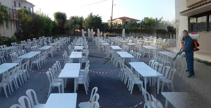 Με αποστάσεις στα τραπεζάκια και όλα τα απαραίτητα μέτρα το σημερινό γλέντι στη Λευκοπηγή με το Γιάννη Καψάλη, τη Γιώτα Γρίβα και το Μάκη Τσίκο