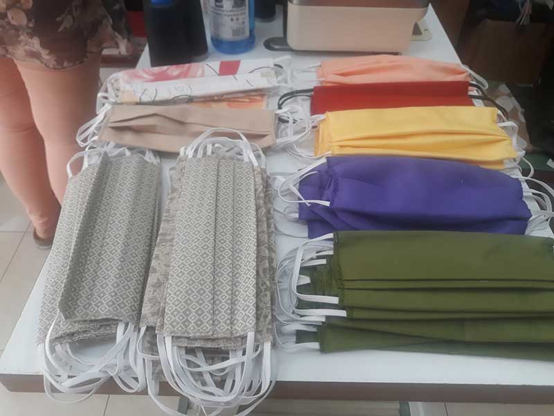 Πτολεμαΐδα: Αυξήθηκαν οι παραγγελίες στις υφασμάτινες μάσκες