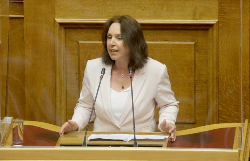 Καλλιόπη Βέττα: Η κυβέρνηση λειτουργεί ως μεσάζοντας των ιδιωτικών κολλεγίων στην εκπαίδευση