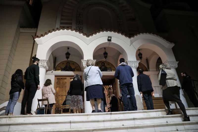 Νέα μέτρα για τον κορωνοϊό: Τέλος οι λιτανείες και οι εμποροπανηγύρεις