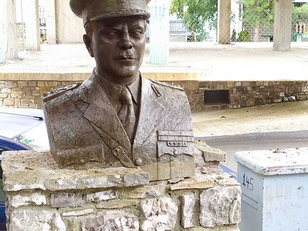 Αβδέλλα Γρεβενών: Κεραυνός στην πλατεία – Από θαύμα δεν θρηνήσαμε θύματα