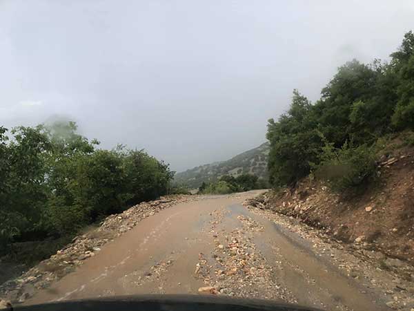 Ποτάμια το νερό στο Βελβεντό-Έξι πλημμυρισμένα υπόγεια σπιτιών