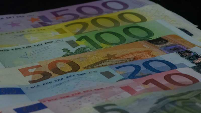 Αναδρομικά: Αυτά είναι τα 12 SOS – Πότε και πόσα θα πάρουν οι συνταξιούχοι