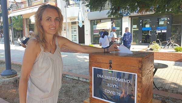 Γρεβενά: Ένα σκεπτόμενο κουτί, στο κέντρο της πλατείας
