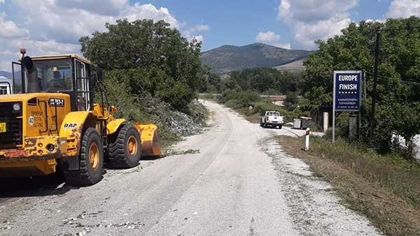 Εργασίες κοπής κλαδιών στο δρόμο προς το δασάκι Κολοκυνθούς από την Π.Ε. Καστοριάς