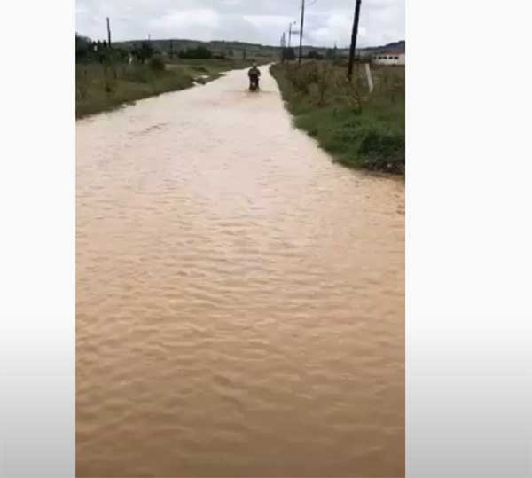 Δρόμοι και χωράφια μετατράπηκαν σε ποτάμια στην Πτολεμαΐδα-Δείτε το βίντεο