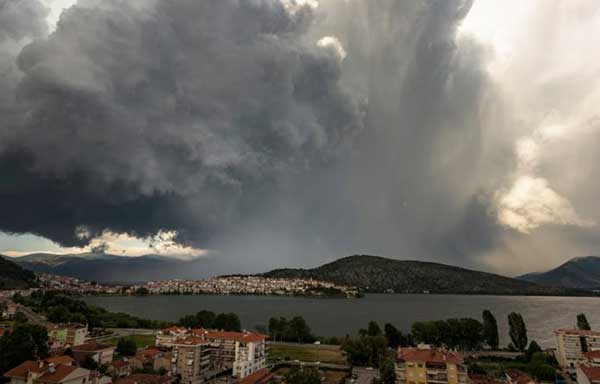 Στιγμές από την κακοκαιρία «Θάλεια» στην Καστοριά – Εκπληκτικές φωτογραφίες