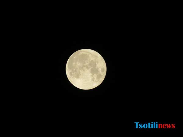 Η αυγουστιάτικη πανσέληνος από το Τσοτύλι Κοζάνης!!!