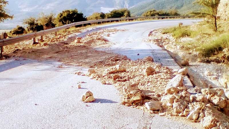 Διασταύρωση Ζάβορδας/Σκουμτσιας με Ιλαρίωνα,ο δρόμος παραμένει σ’ αυτή την κατάσταση μετά την τελευταία δυνατή βροχόπτωση