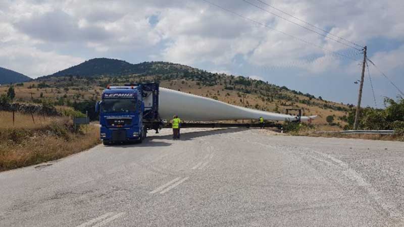 Τεράστιες ανεμογεννήτριες στο δρόμο Γαλατινής, Σιάτιστας