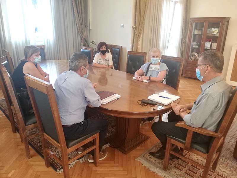 Δήμος Κοζάνης: Κοινός αγώνας αυτοδιοίκησης και εργαζομένων για ενίσχυση της καθαριότητας των σχολικών μονάδων και βελτίωση των συνθηκών εργασίας