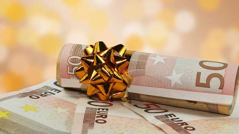 Στα δύο «σπάει» το Δώρο Χριστουγέννων 2020 – Πότε πληρώνεται η πρώτη δόση