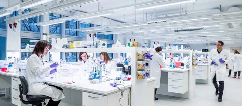 Εμβόλιο-AstraZeneca: Αρρώστησε & 2η γυναίκα – Εμφάνισε εγκάρσια μυελίτιδα; – Στο τρίτο περιστατικό σταματούν οι δοκιμές!