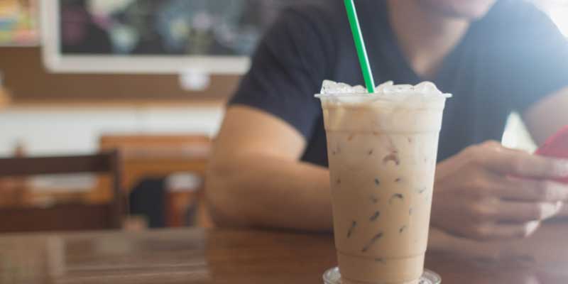 Έρχονται αλλαγές στον take away καφέ: Ο πελάτης θα πηγαίνει με το δικό του ποτήρι αλλιώς… χαράτσι