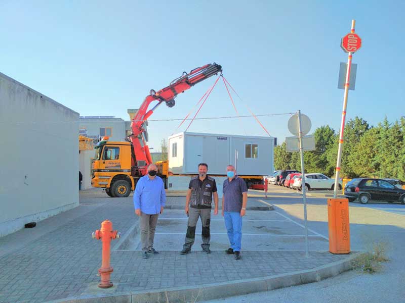 Δύο iso box για περιστατικά κορωναϊού τοποθετήθηκαν στο Μποδοσάκειο από τη ΔΕΗ