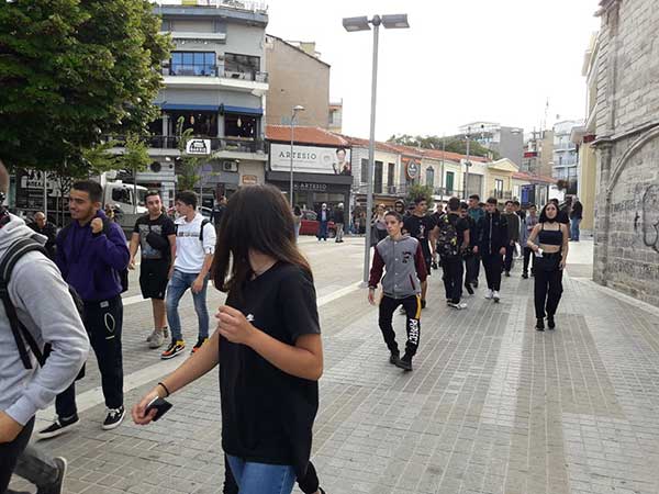 Νέα πορεία μαθητών στην κεντρική πλατεία από μαθητές του 1ου ΕΠΑΛ Κοζάνης